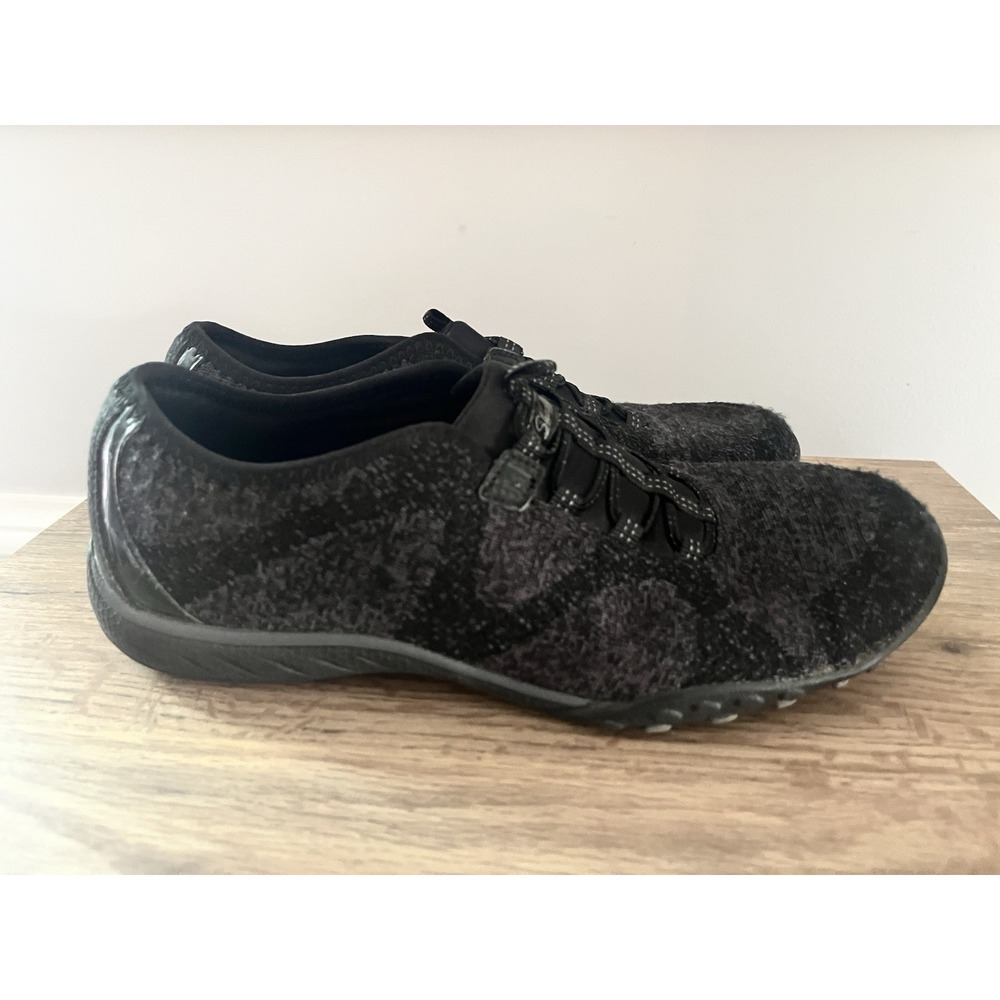 Skechers Womens Shoes Sz 8.5 Relaxed Fit Breathe Easy Slip On Black Sneakers W2